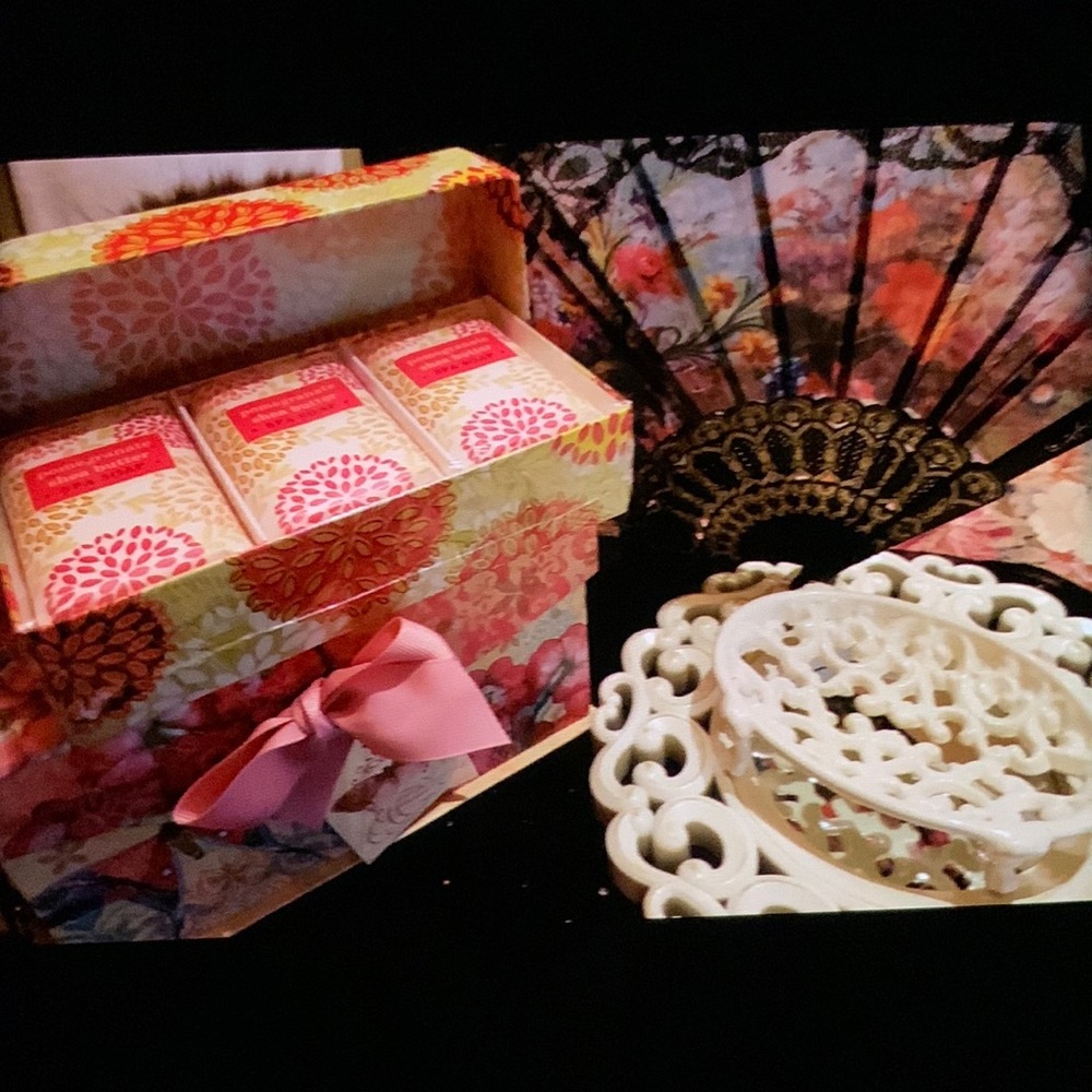 NEW Bundle Trio of Pomegranate Shea Soap AND White Clawfoot Cast Iron Tub Dish